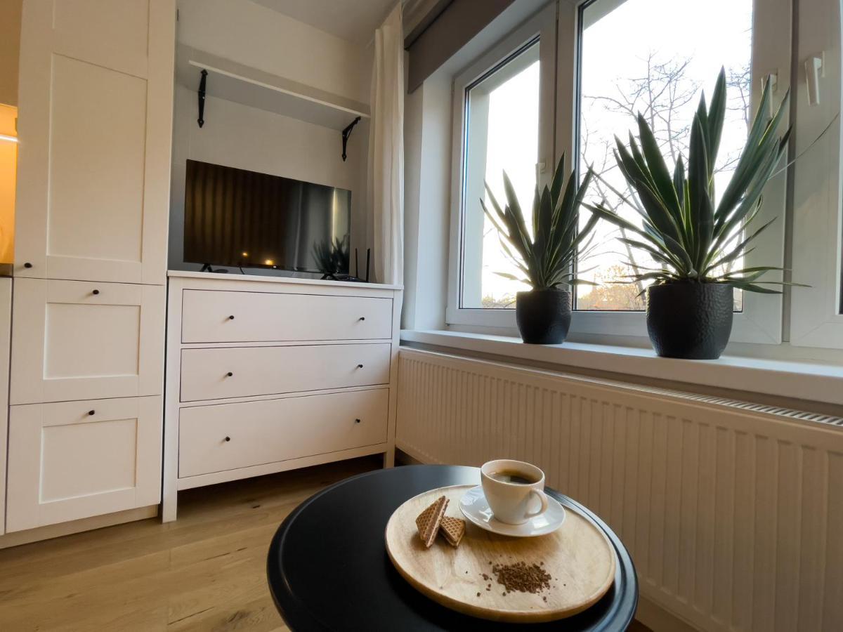 Urban Apartments Studio No 4A, Free Private Parking, Self Check-In Хожов Екстериор снимка
