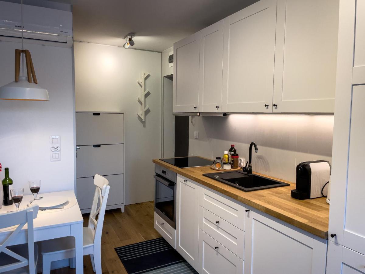 Urban Apartments Studio No 4A, Free Private Parking, Self Check-In Хожов Екстериор снимка